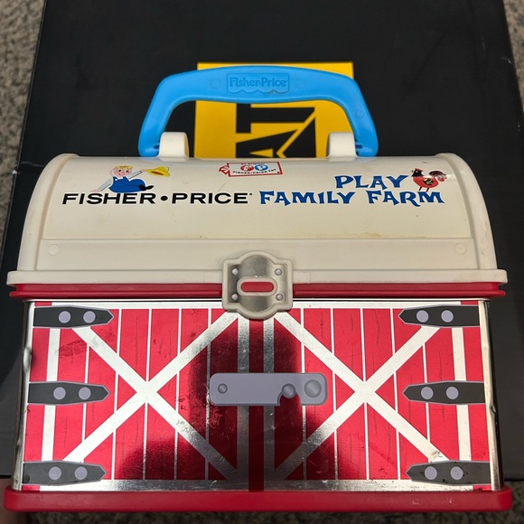 2008 FISHER PRICE Play Family Farm Barn Carrying Case Tractor Fence Animals, GUC - Picture 2 of 15